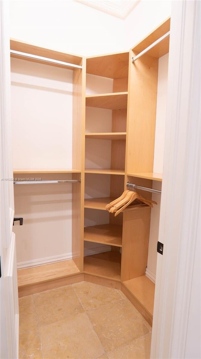 Building Photo - 959 Eve St