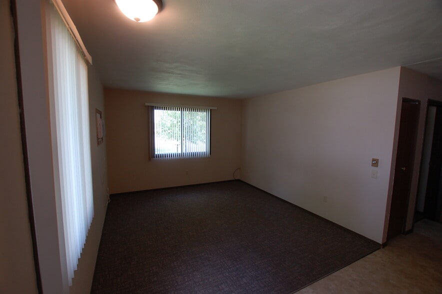 Building Photo - 109 5th Ave SE