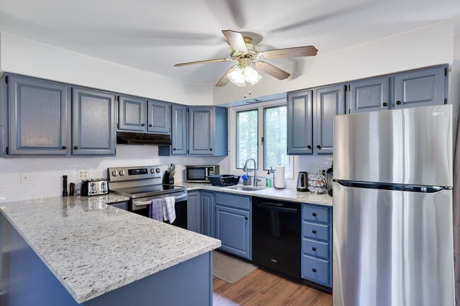 Building Photo - 141 Tommy's Ln