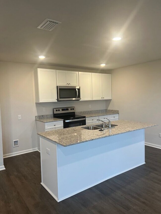 Building Photo - Stonebrooke S/D