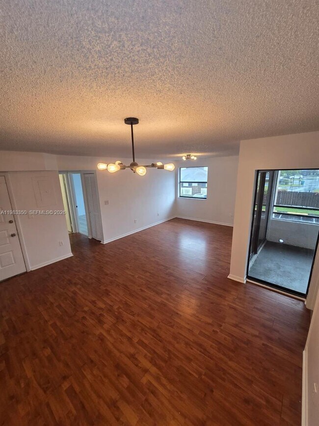 Building Photo - 20130 NE 3rd Ct