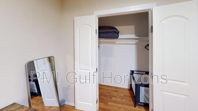 Building Photo - 3900 Baywoods Dr