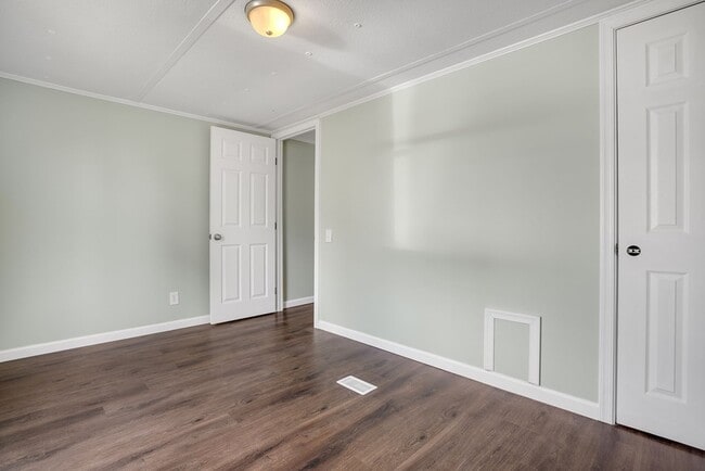 Building Photo - 6266 Magnolia Dr