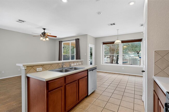 Building Photo - 319 Bandstand Ln