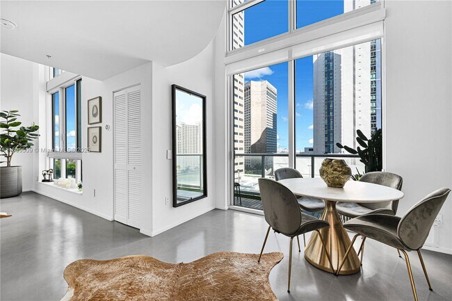 Building Photo - 300 S Biscayne Blvd