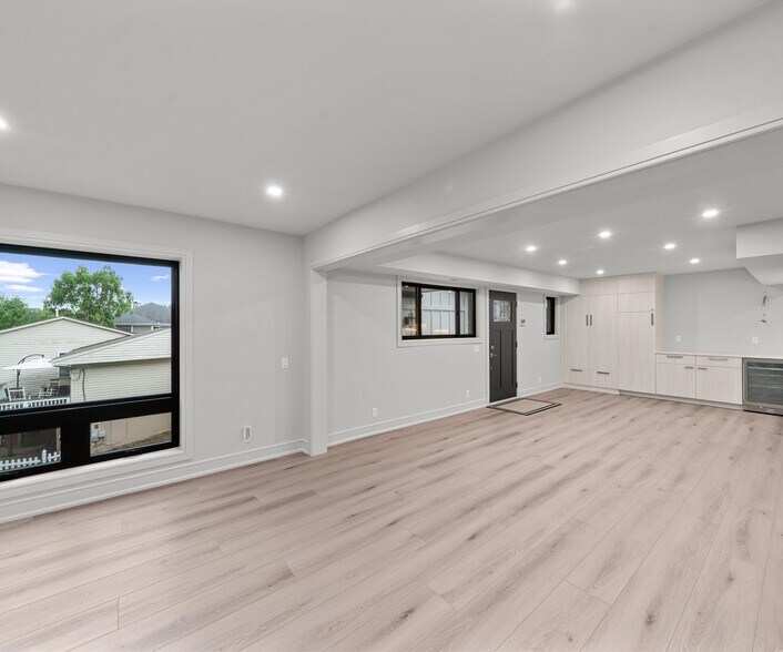Building Photo - 462 East St