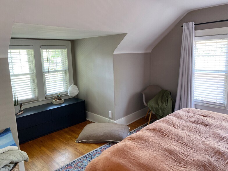 Building Photo - 1312 N Maple Ave