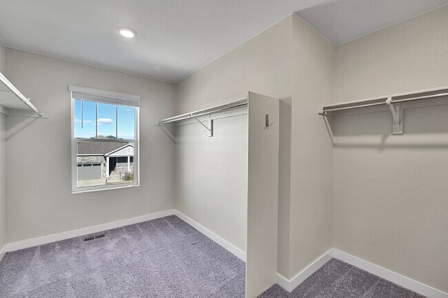 Building Photo - $3,340.95 - 5 Bed, 3 Bath Home in Thornton with Cozy Fireplace and Fenced-in Yard