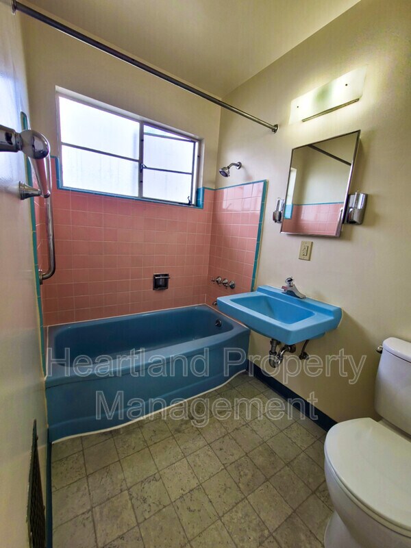 Building Photo - 5123 Wilson St