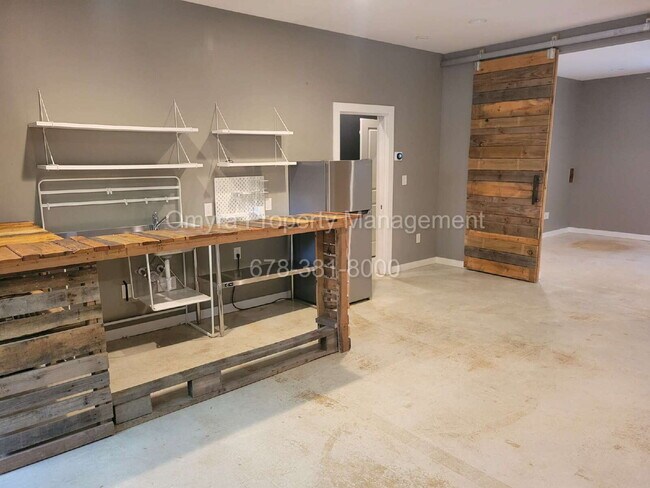 Building Photo - Luxurious 4 bedroom house in Atlanta!