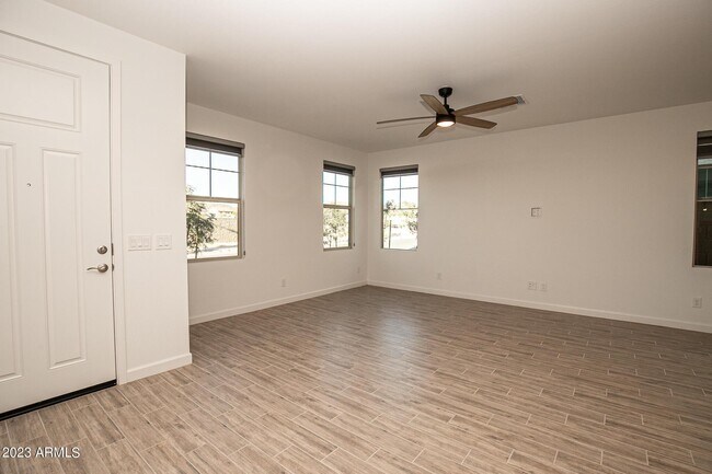 Building Photo - 1941 W Holden Dr