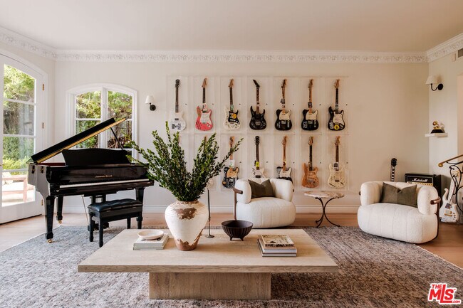 Building Photo - 18875 Pasadero Dr