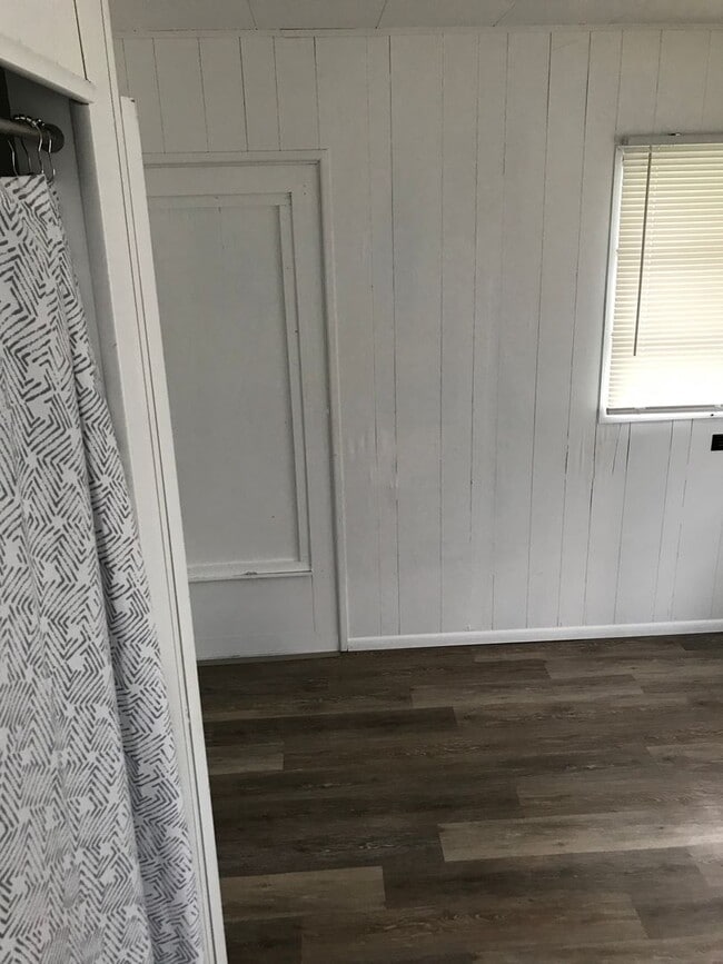 Building Photo - 55+ Community Move in Special Half off fir...