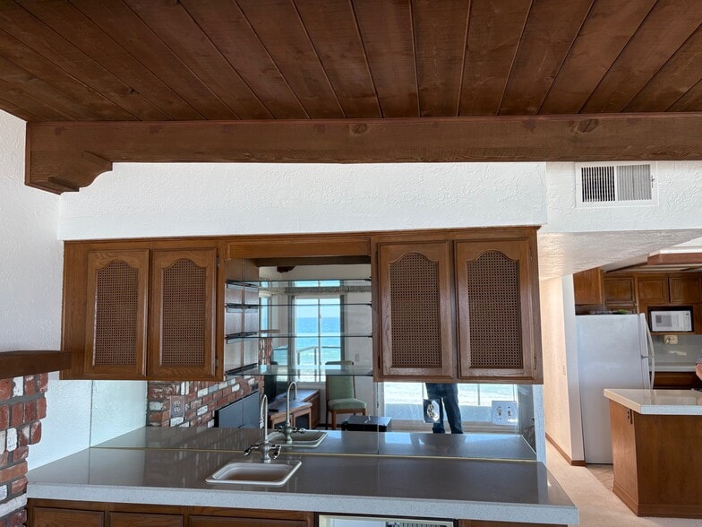 Building Photo - 1320 Seacoast Dr