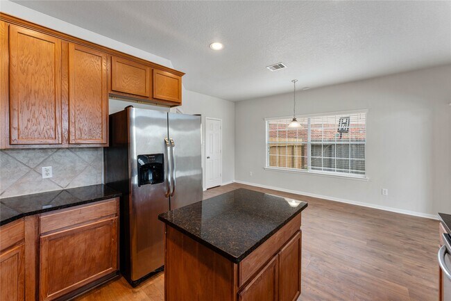 Building Photo - 21915 Sunvolt Ct
