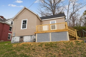 Building Photo - 281 View Ave