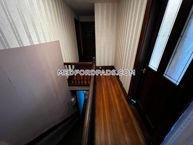 Building Photo - 37 Warner St