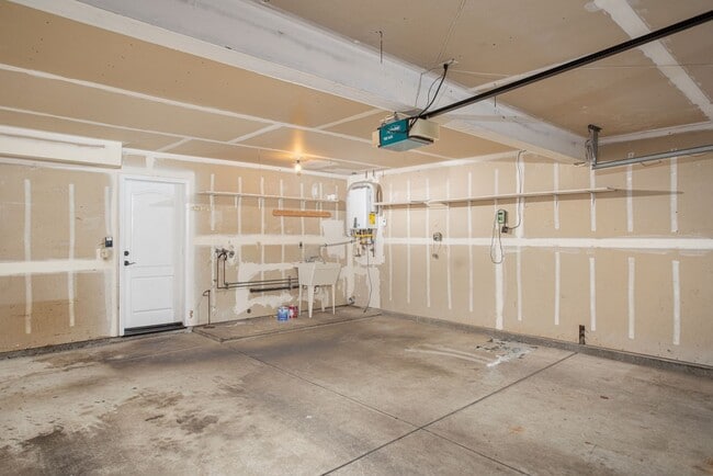 Building Photo - Schedule a tour today for a BEAUTIFUL 3-Bedroom, 3-Bath!