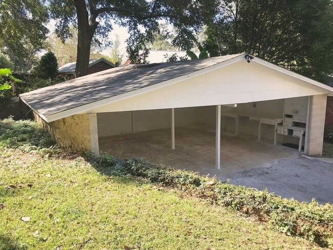 Building Photo - 611 Gunter St