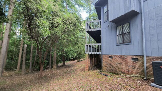 Building Photo - 423 Brightwood Dr