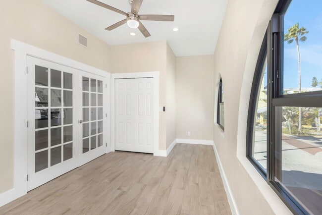 Building Photo - P201 - #9A Holiday Inn