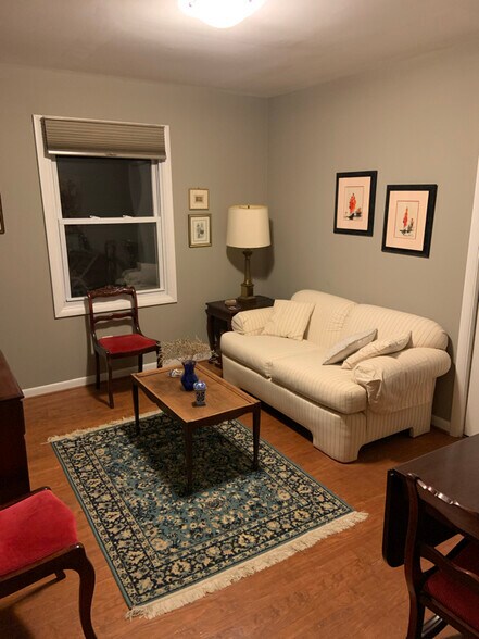 Building Photo - 10400 Farnham Dr