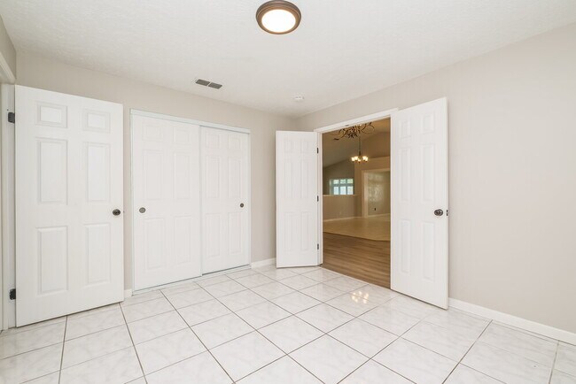 Building Photo - 8807 Wellesly Ct