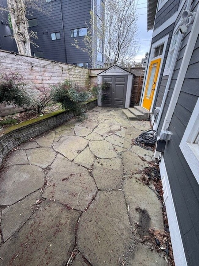 Building Photo - BRIGHT 2-BEDROOM TOWNHOME FOR RENT IN CHERRY HILL!