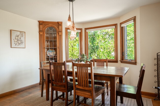 Building Photo - 4201 51st Ave S