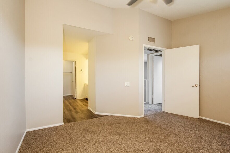 Building Photo - 7032 S 44th St
