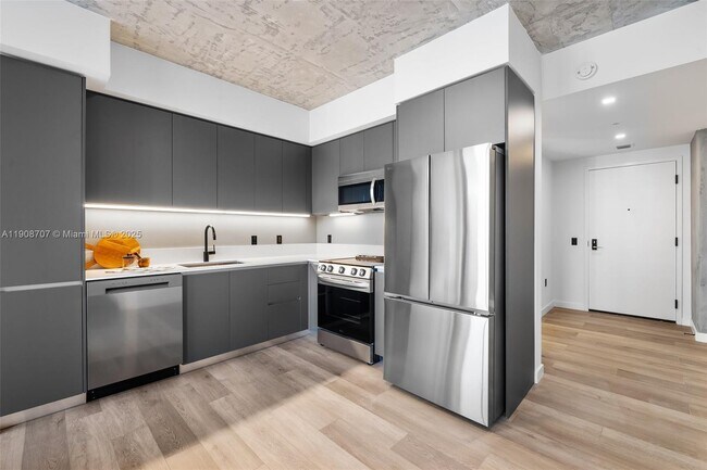 Building Photo - 307 SW 5th St