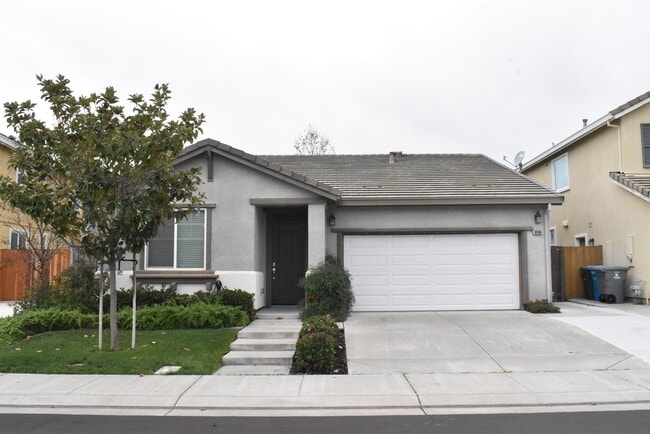 Primary Photo - Lovely Southtown home located on a court close to Magnolia Park!