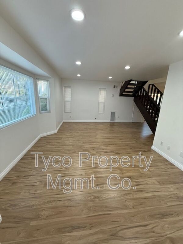 Building Photo - 1720 Melrose Ave