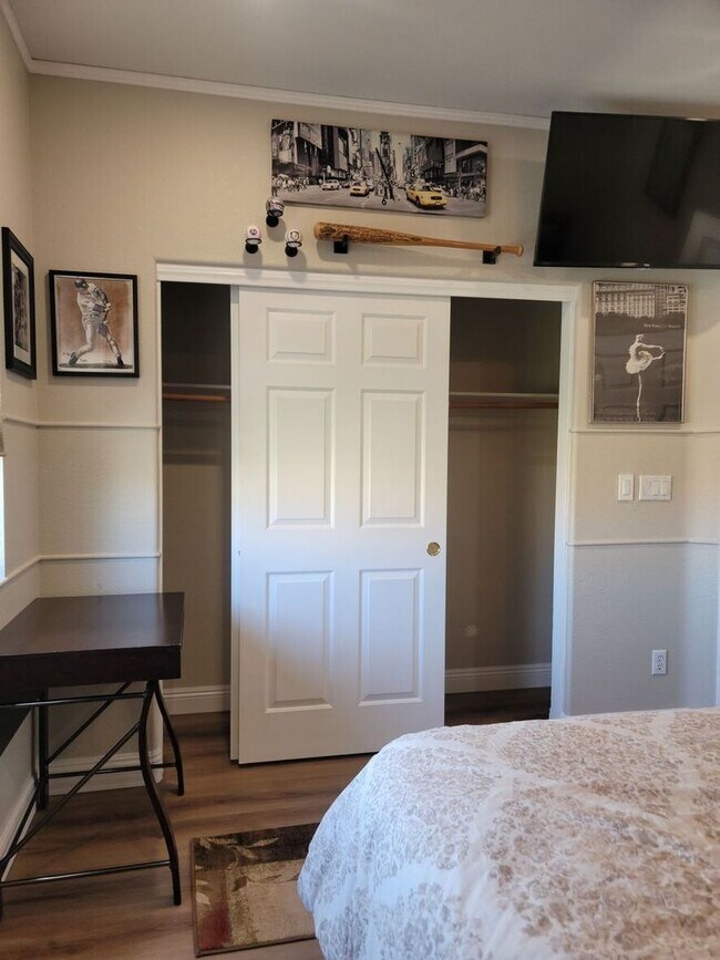 Building Photo - Fully Furnished Executive Rental in Highly...