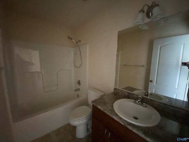 Building Photo - 131 Shadow Ct SW