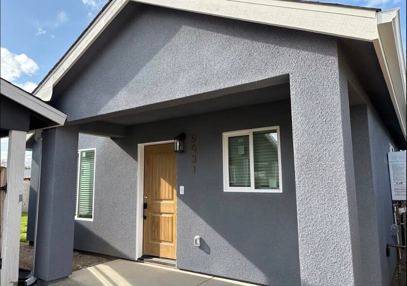 Building Photo - 5929 E Dayton Ave