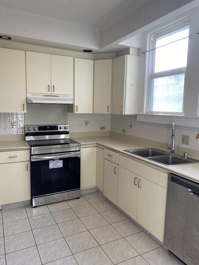 Building Photo - w2152k