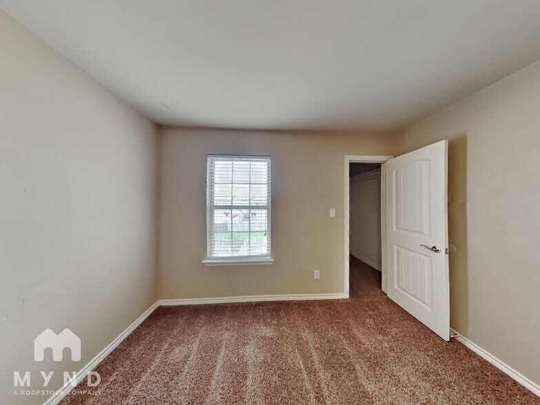 Building Photo - 902 Parkplace Rdg