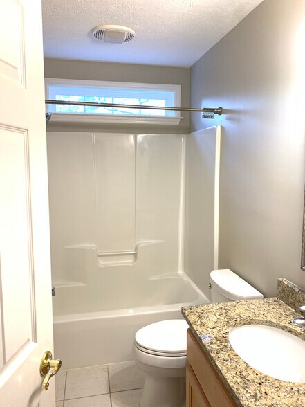 Building Photo - 220 Buck Point Ct