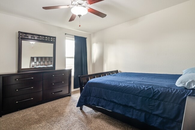 Building Photo - 1505 Heartwood Dr