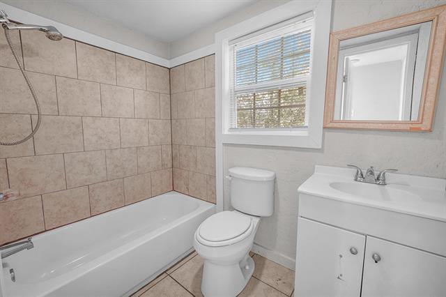 Building Photo - 208 3rd St