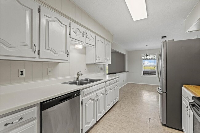 Building Photo - 216 Red River Dr