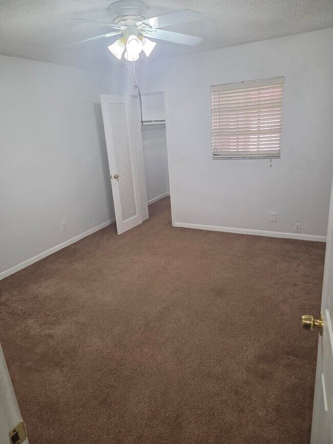 Building Photo - 3062 Riverside Dr