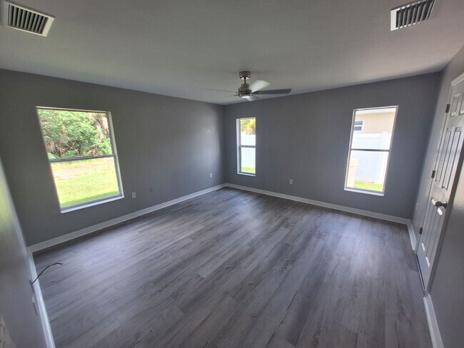 Building Photo - 3/2 Annual Rental Near Atwater Elementary School
