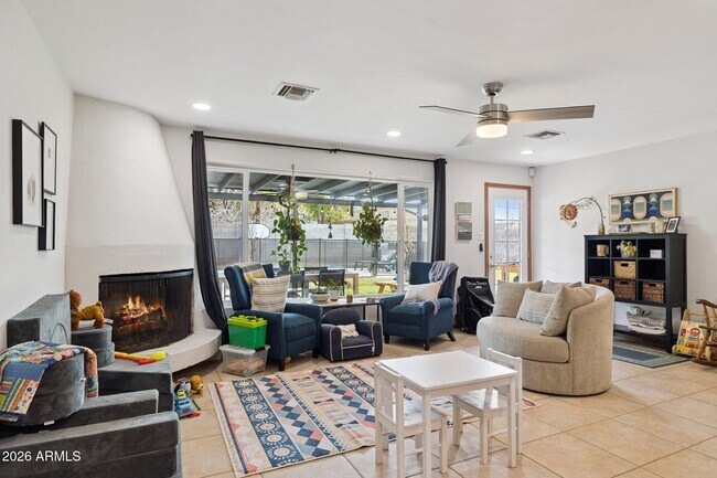 Building Photo - 6721 N 12th Wy