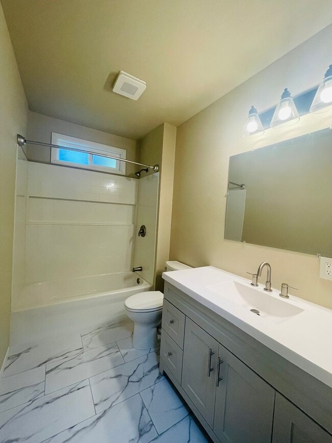 Building Photo - Charming 3-bedroom, 2-bathroom single story home located in the heart of Fillmore