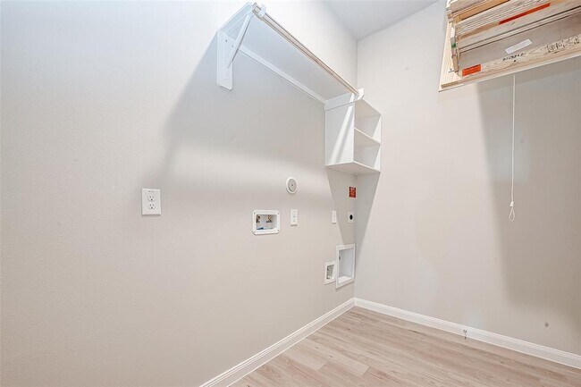 Building Photo - 3919 Sugardale St