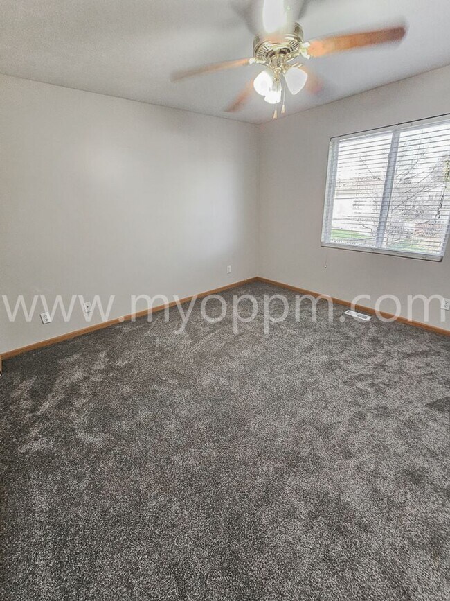 Building Photo - Gorgeous 3 Bedroom / 2 Bathroom Home | Chalco| $700 off Deposit!