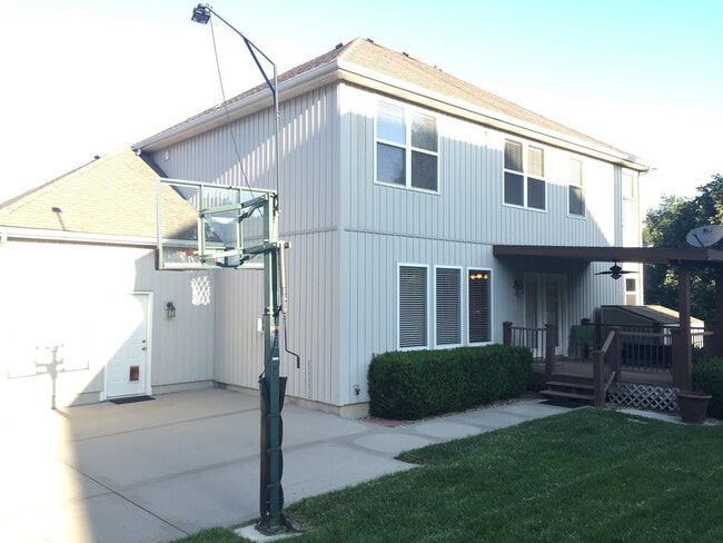 Building Photo - {7301} Quiet Cul-de-sac + Three Car Garage + Updated Kitchen + Finished Basement + Bedroom Level ...