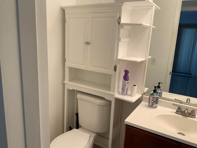 Building Photo - 223 Fanshaw F